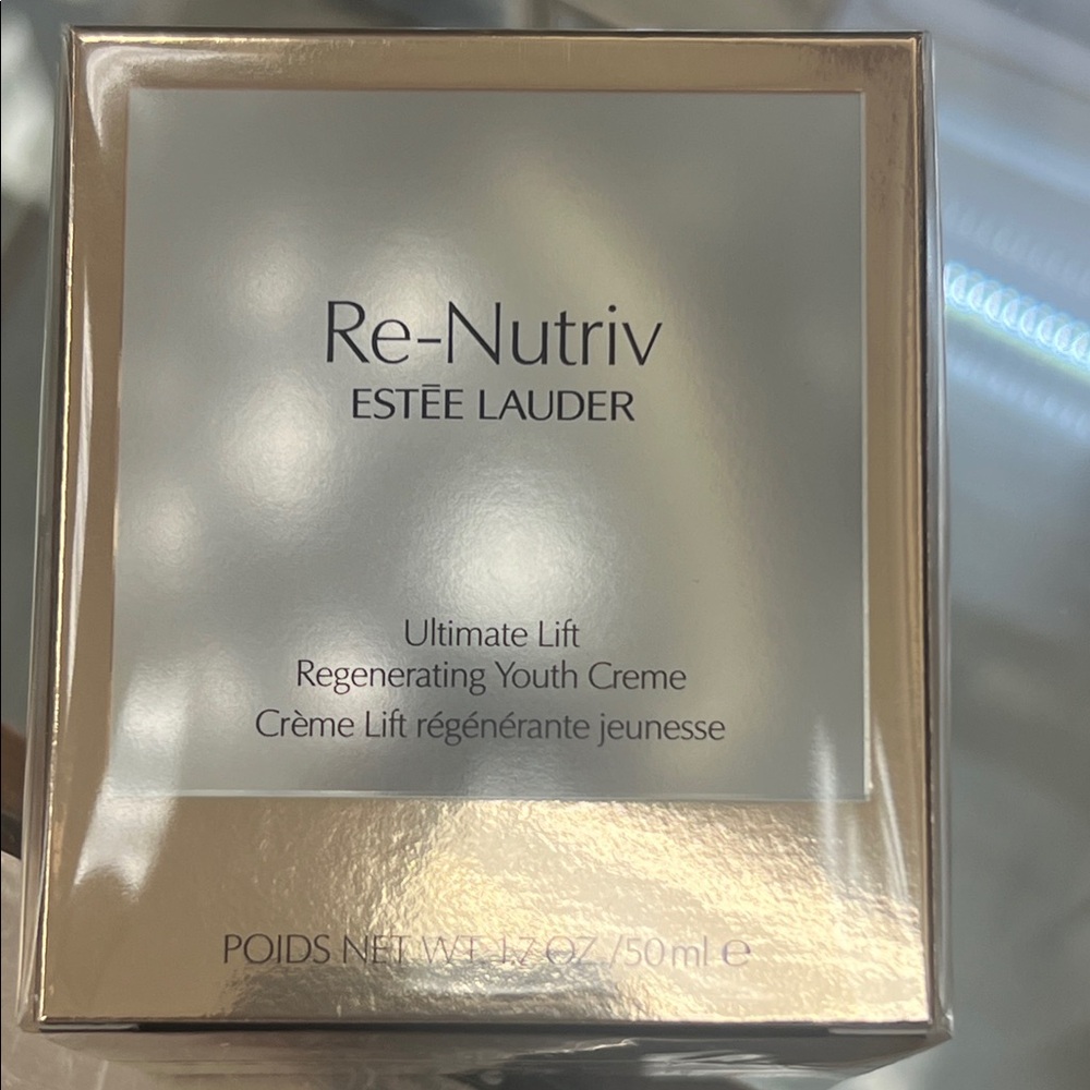 Estee Lauder Re-Nutriv Ultimate Lift Creme in Gold and Silver